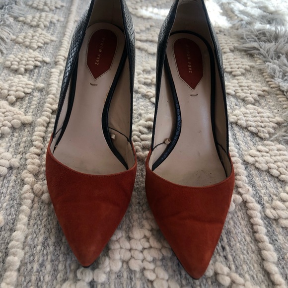 Black leather high heels with a warm cinnamon suede toe - Zara Woman - Size 38 - Picture 3 of 5